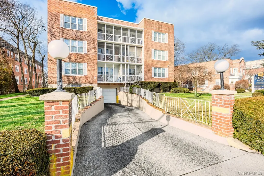 240 Central Avenue Lawrence NY 11559
