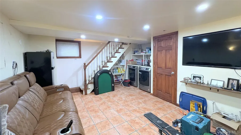 6731 52nd Road Maspeth NY 11378