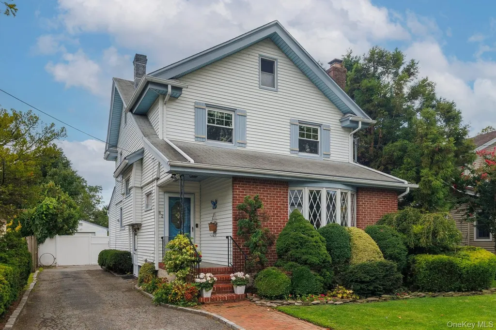 82 Robertson Road Lynbrook NY 11563