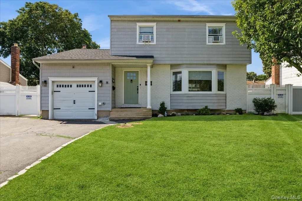 14 Osceola Avenue Deer Park NY 11729