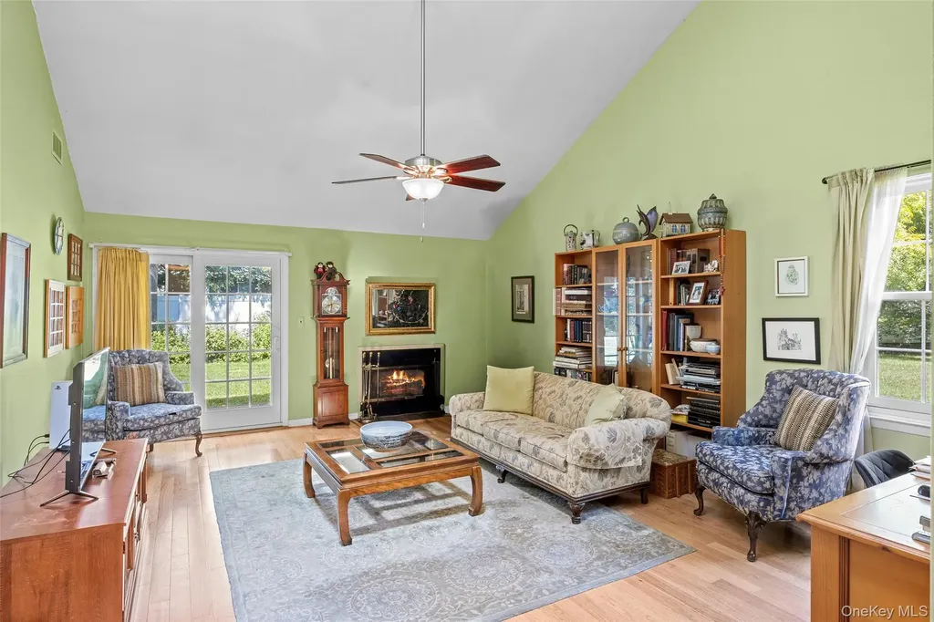 7 Sutton Place Islip NY 11751