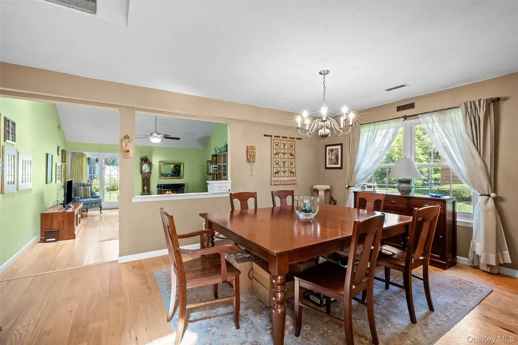 7 Sutton Place Islip NY 11751