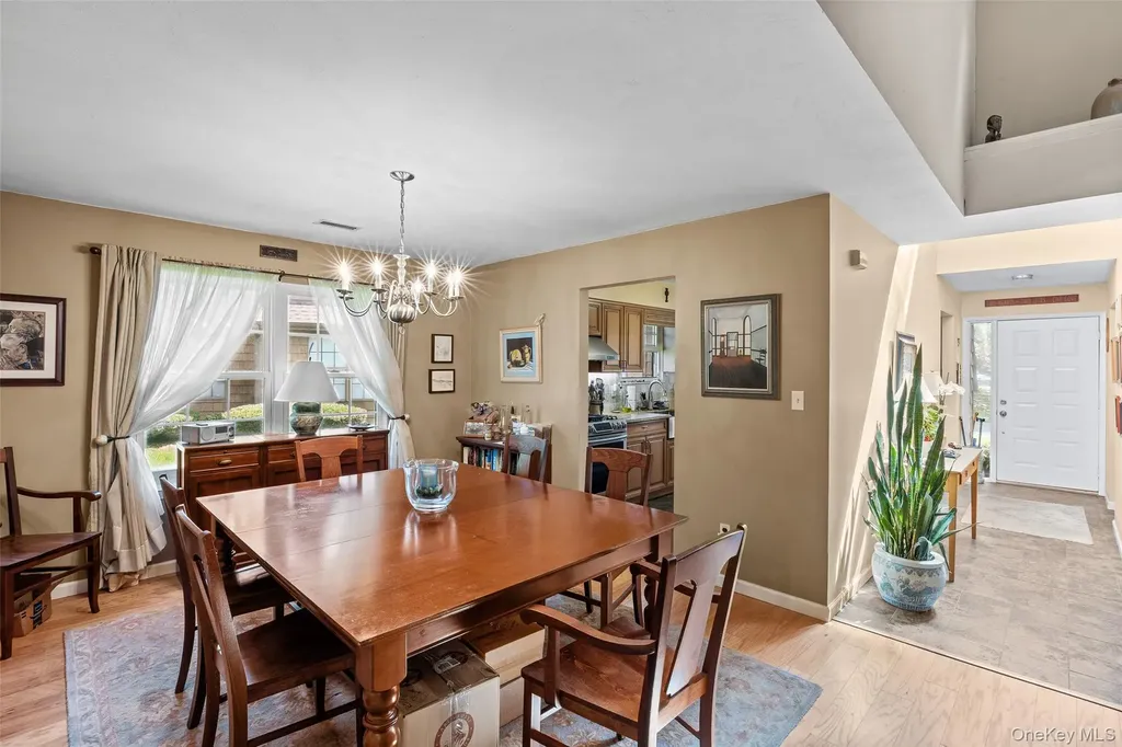 7 Sutton Place Islip NY 11751