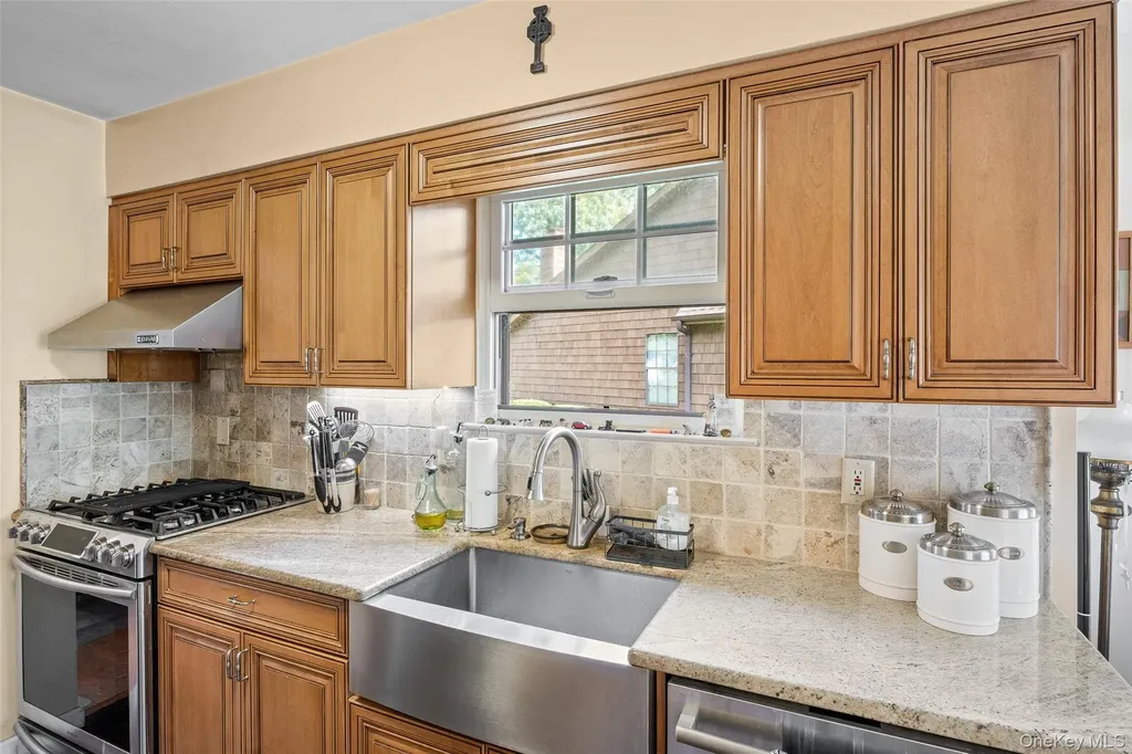 7 Sutton Place Islip NY 11751