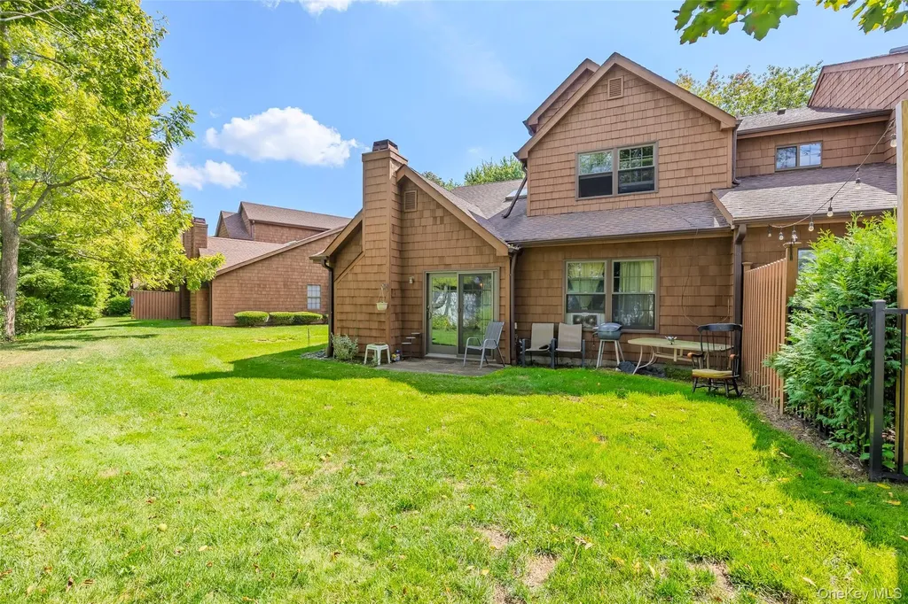 7 Sutton Place Islip NY 11751