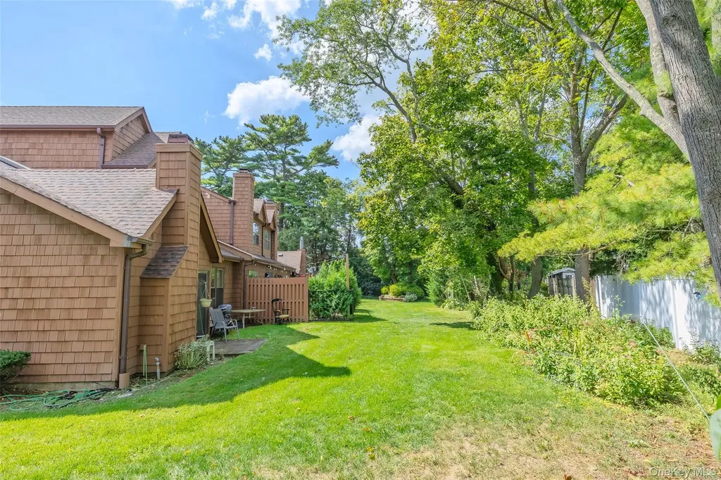 7 Sutton Place Islip NY 11751
