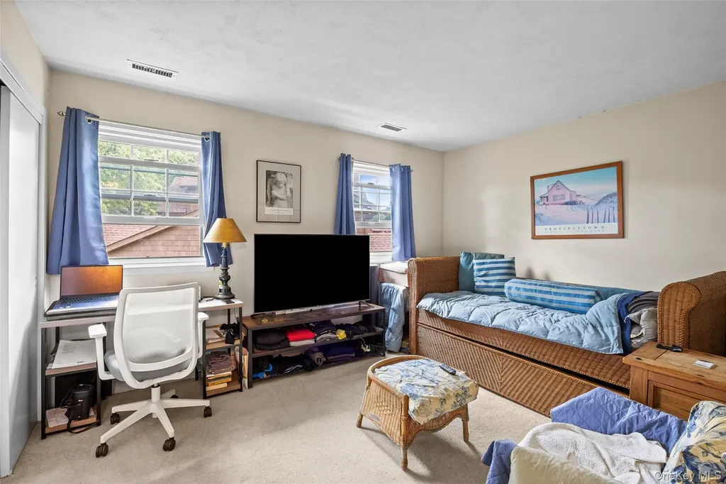 7 Sutton Place Islip NY 11751