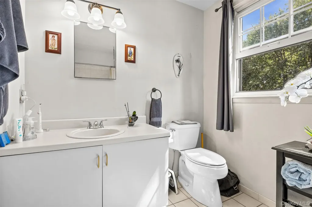 7 Sutton Place Islip NY 11751