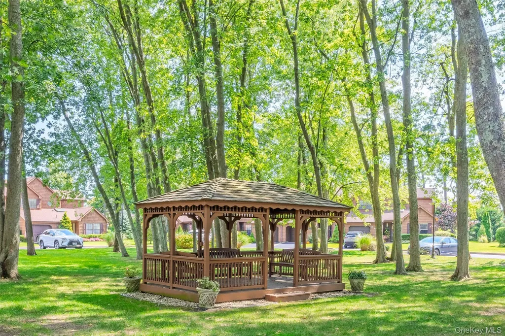7 Sutton Place Islip NY 11751