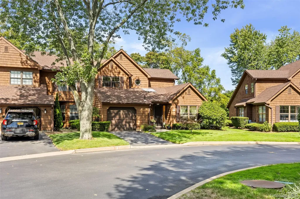7 Sutton Place Islip NY 11751
