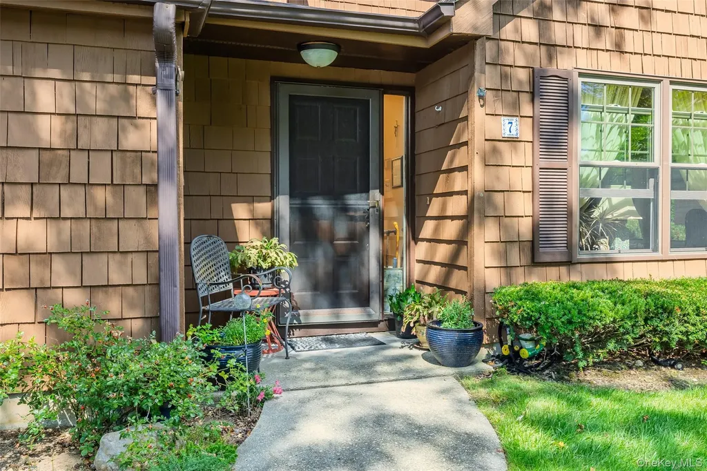 7 Sutton Place Islip NY 11751