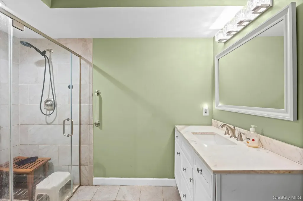 7 Sutton Place Islip NY 11751