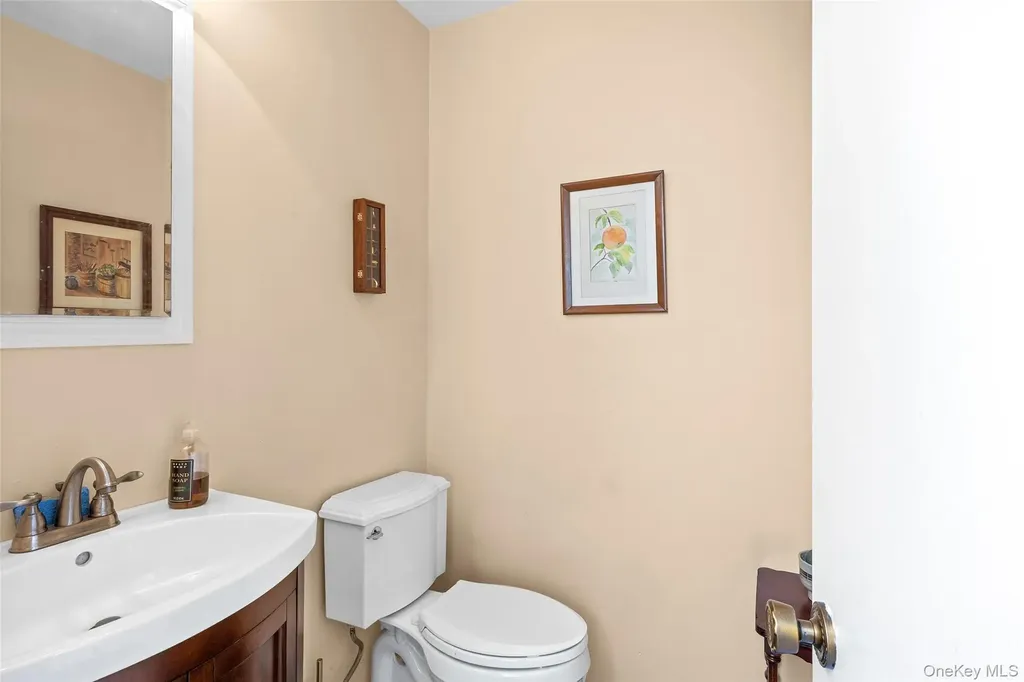 7 Sutton Place Islip NY 11751