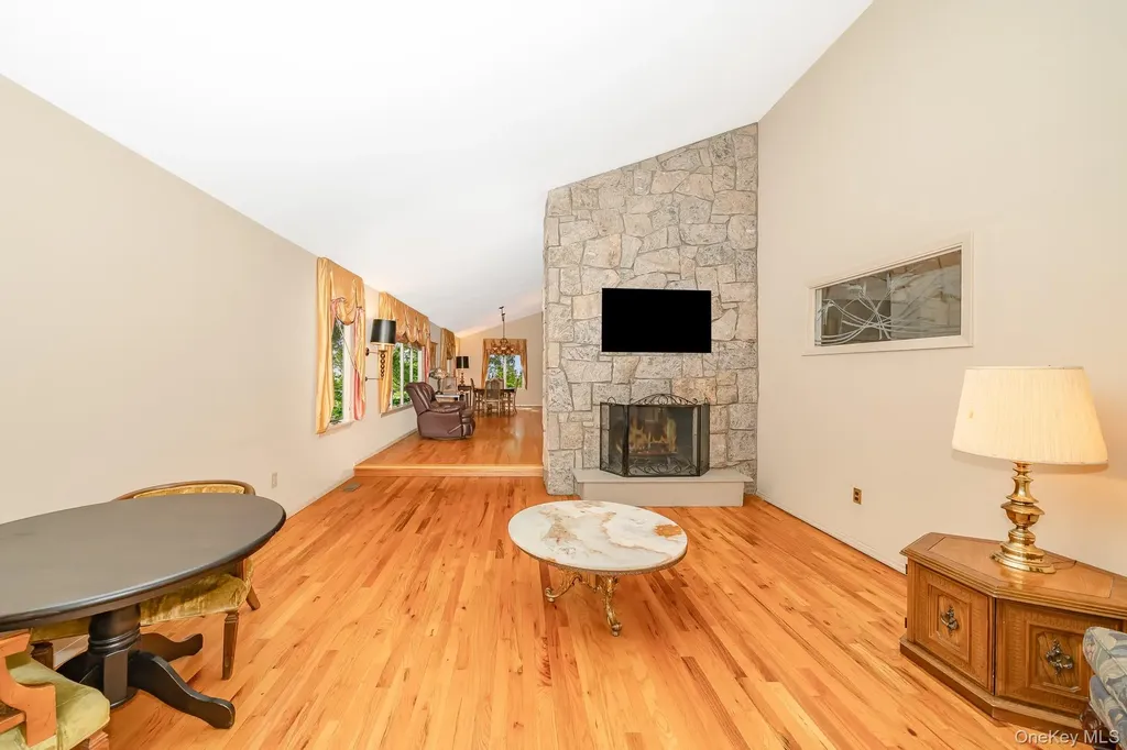 8 Sunset Lane E Miller Place NY 11764