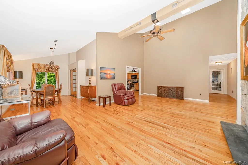 8 Sunset Lane E Miller Place NY 11764