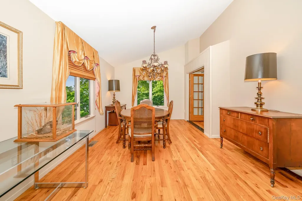 8 Sunset Lane E Miller Place NY 11764