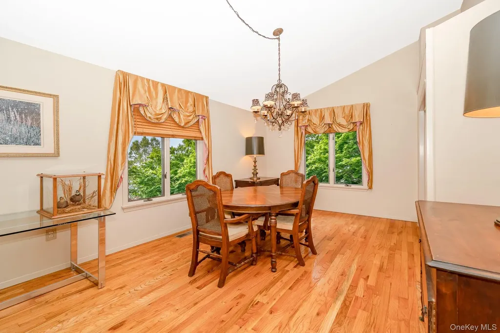 8 Sunset Lane E Miller Place NY 11764