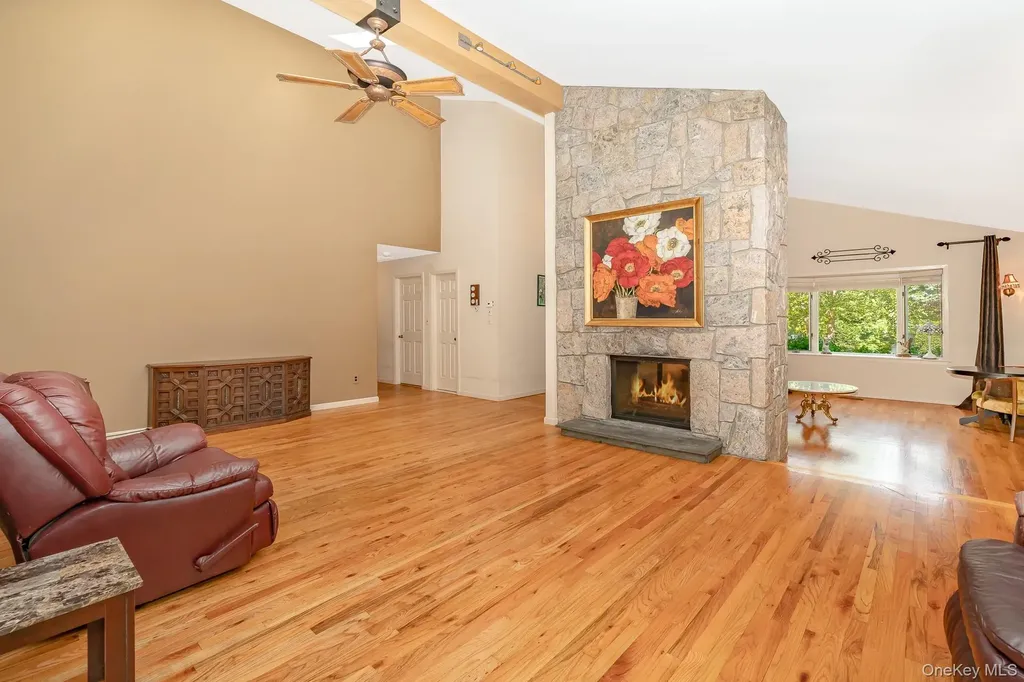 8 Sunset Lane E Miller Place NY 11764