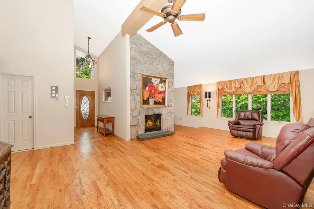 8 Sunset Lane E Miller Place NY 11764