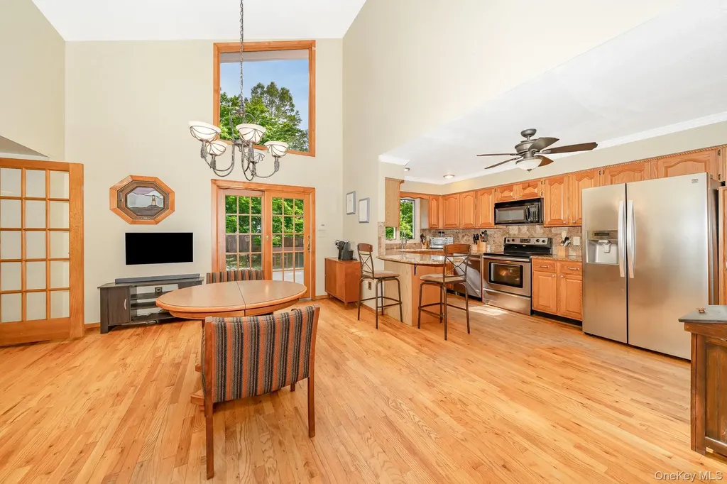8 Sunset Lane E Miller Place NY 11764