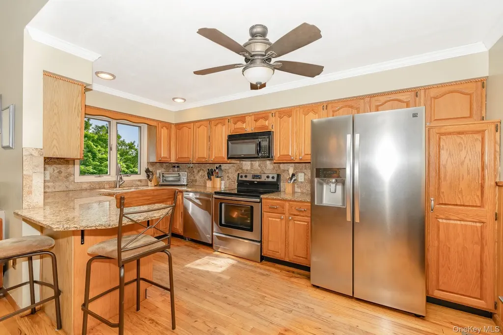 8 Sunset Lane E Miller Place NY 11764
