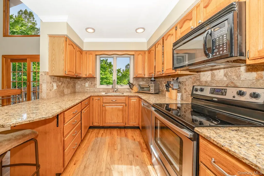 8 Sunset Lane E Miller Place NY 11764