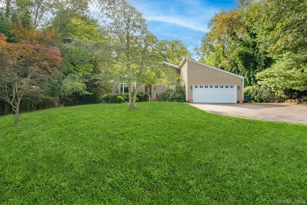 8 Sunset Lane E Miller Place NY 11764