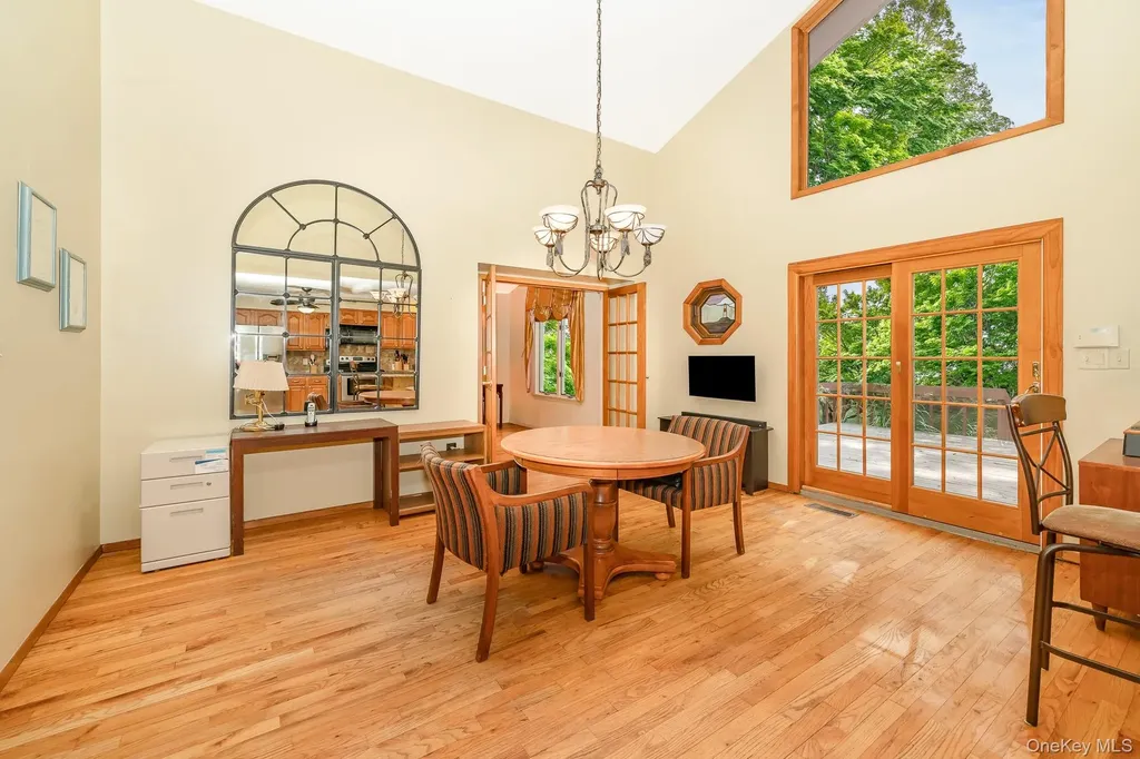8 Sunset Lane E Miller Place NY 11764