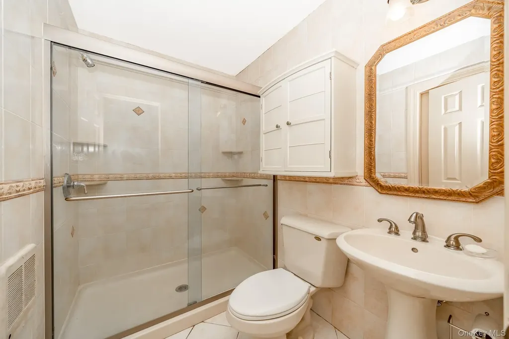 8 Sunset Lane E Miller Place NY 11764