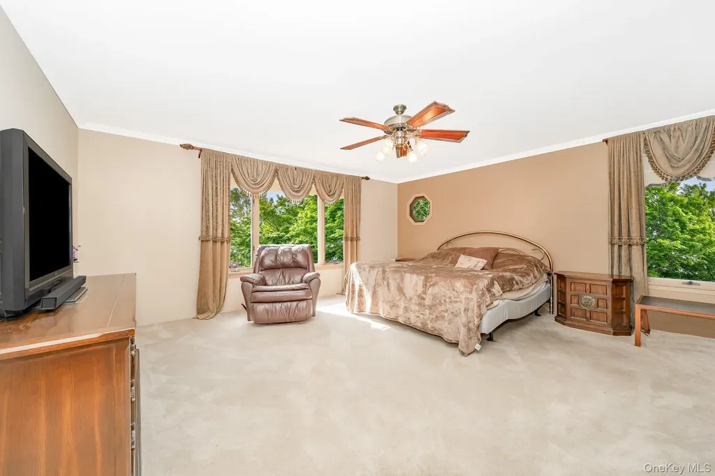 8 Sunset Lane E Miller Place NY 11764