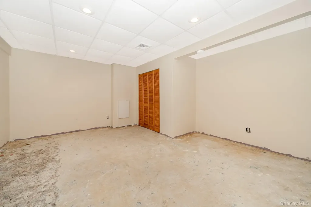 8 Sunset Lane E Miller Place NY 11764