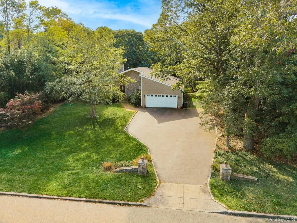 8 Sunset Lane E Miller Place NY 11764