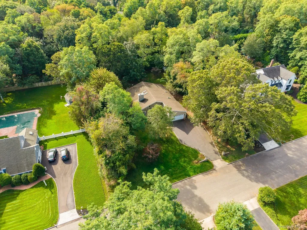 8 Sunset Lane E Miller Place NY 11764