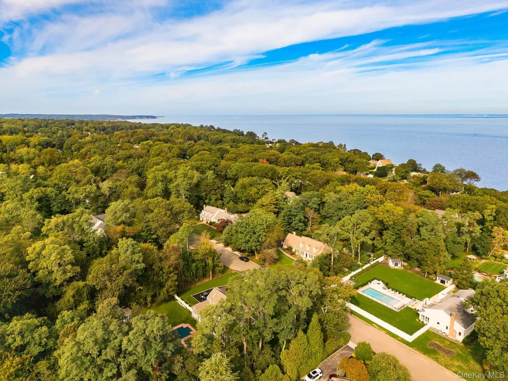 8 Sunset Lane E Miller Place NY 11764