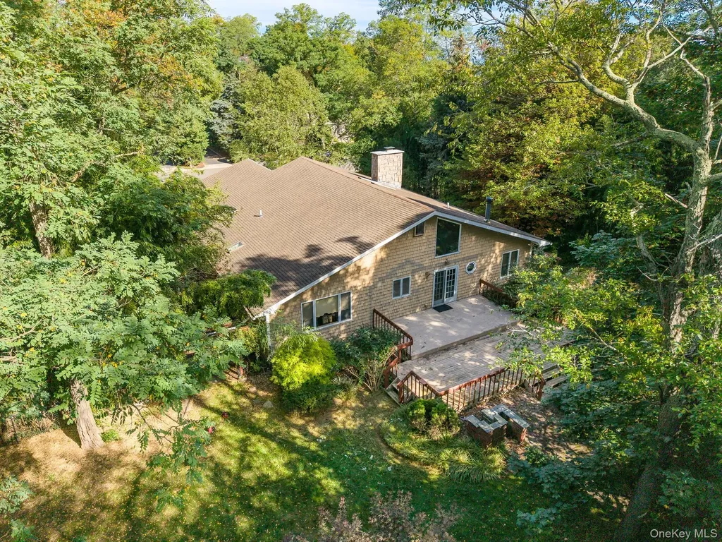 8 Sunset Lane E Miller Place NY 11764