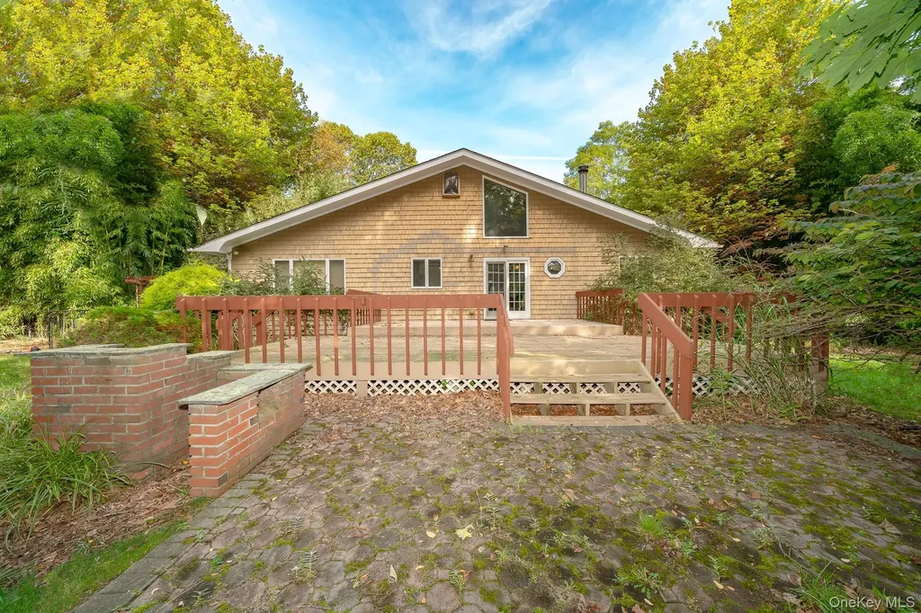 8 Sunset Lane E Miller Place NY 11764