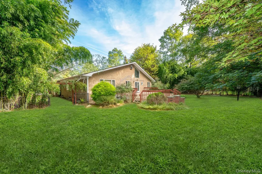 8 Sunset Lane E Miller Place NY 11764