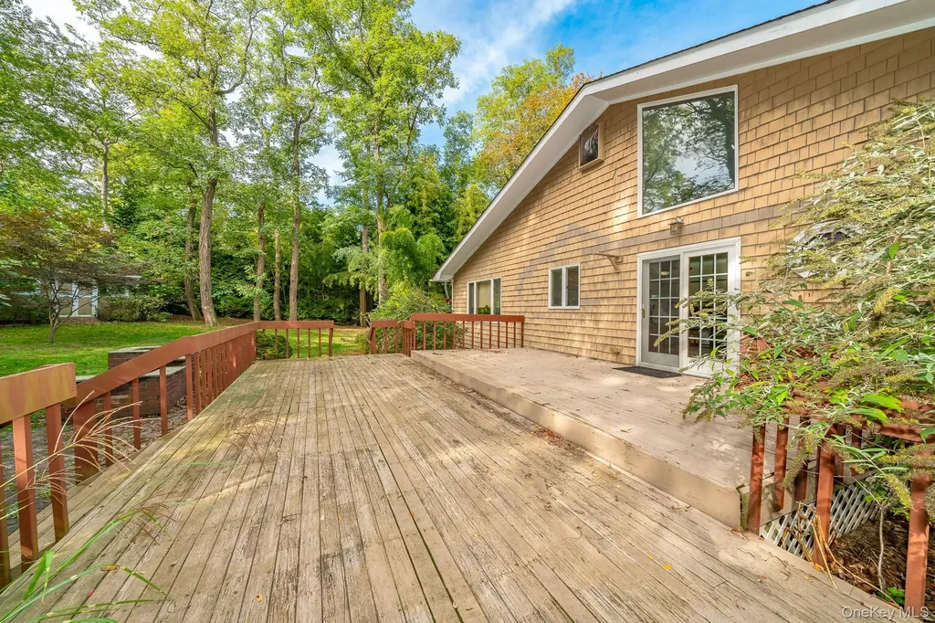 8 Sunset Lane E Miller Place NY 11764