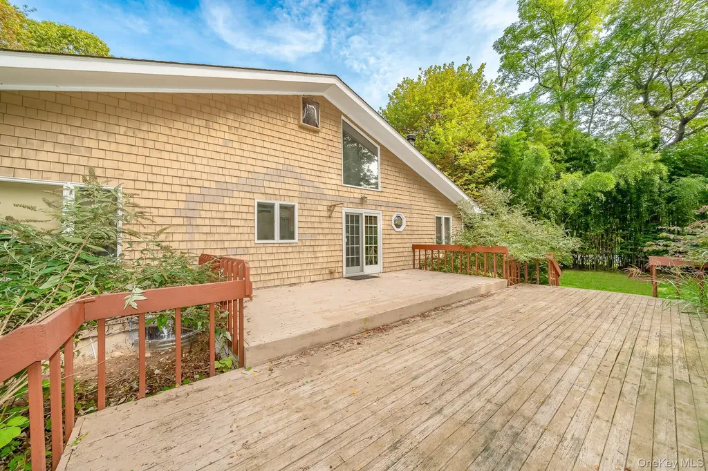 8 Sunset Lane E Miller Place NY 11764