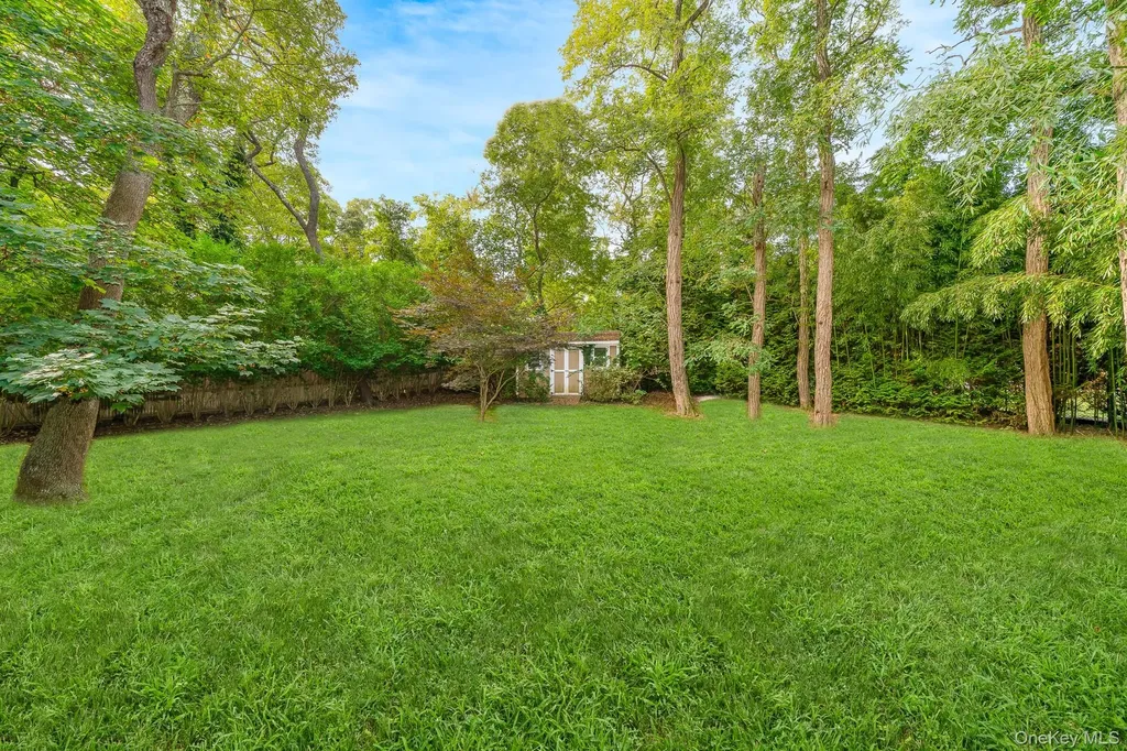 8 Sunset Lane E Miller Place NY 11764
