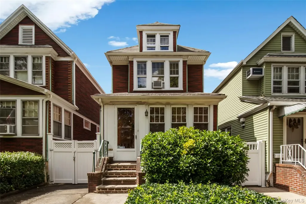 7830 64th Lane Glendale NY 11385