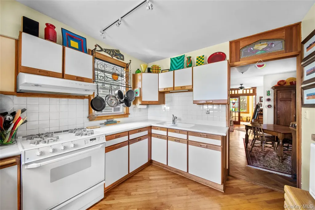 7830 64th Lane Glendale NY 11385