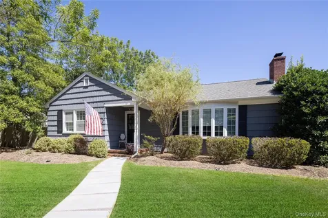 2575 Oaklawn Avenue Southold NY 11971