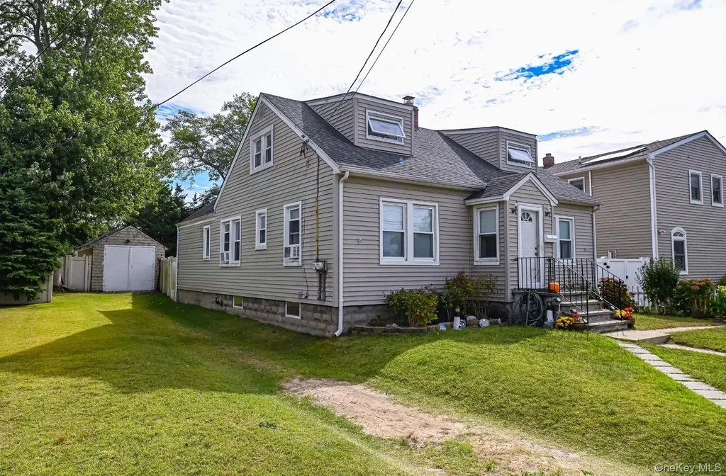 7 Bailey Avenue Babylon NY 11702