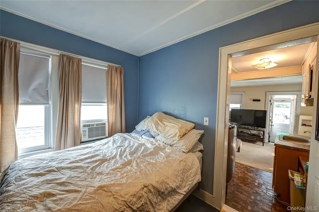 7 Bailey Avenue Babylon NY 11702