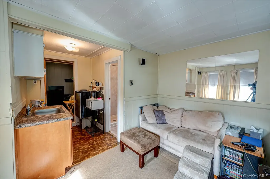 7 Bailey Avenue Babylon NY 11702