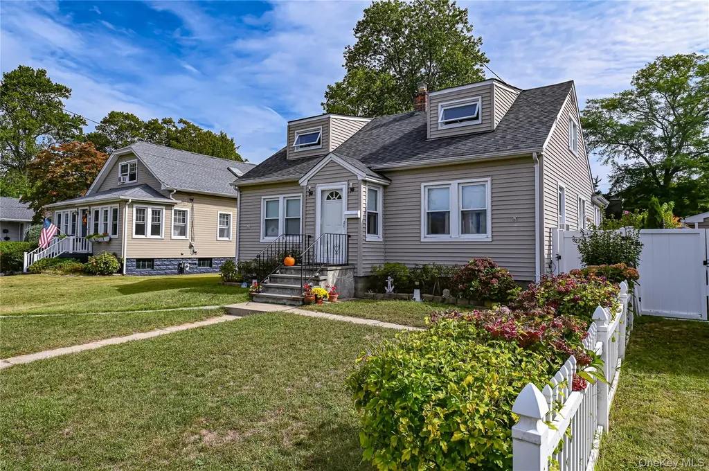 7 Bailey Avenue Babylon NY 11702
