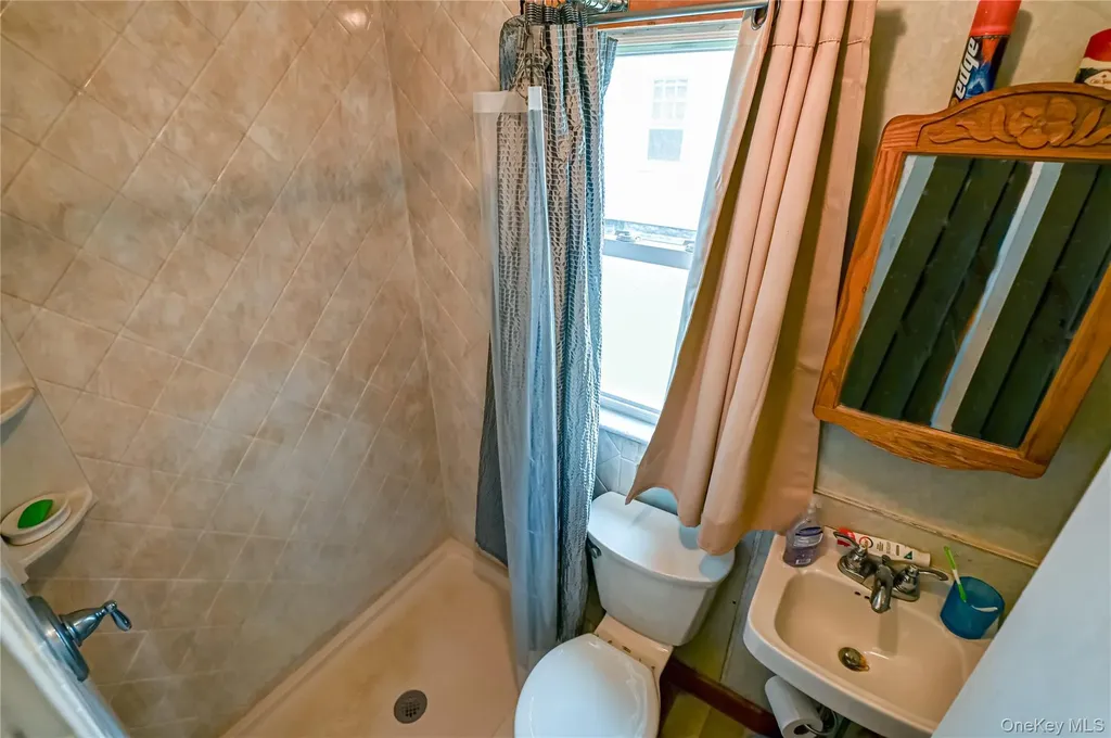 7 Bailey Avenue Babylon NY 11702