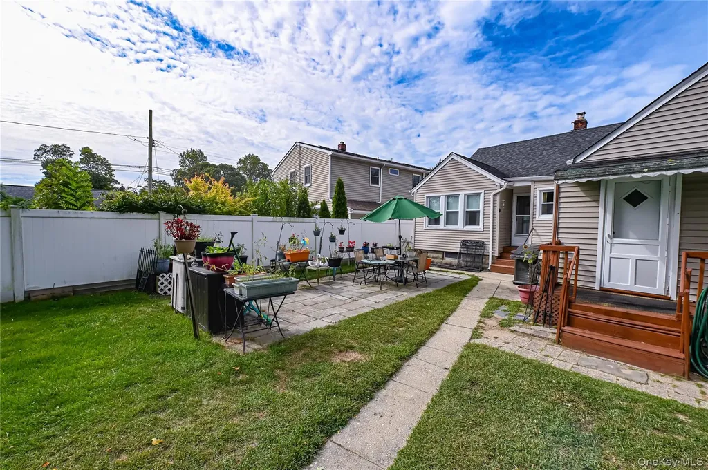 7 Bailey Avenue Babylon NY 11702