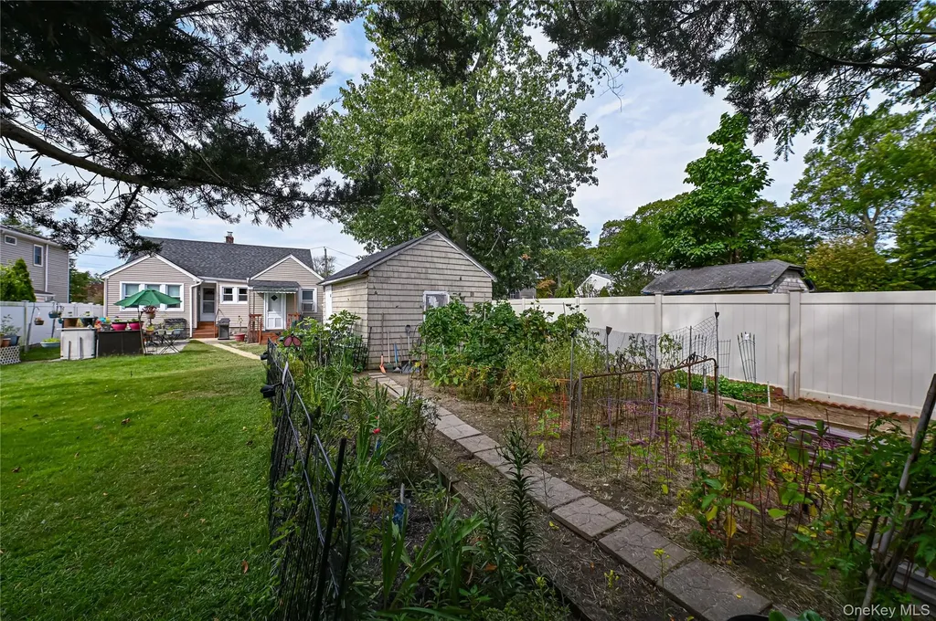7 Bailey Avenue Babylon NY 11702